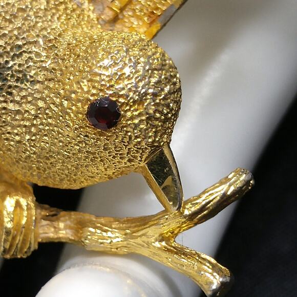 Vintage B.S.K. Bird Brooch, Red Rhinestone Eye, 1960s Jewelry - Picture 2 of 10